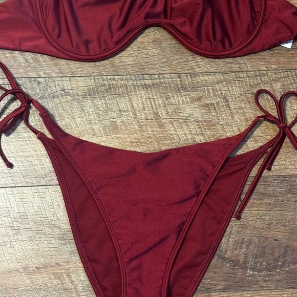 Abercrombie Burgundy Ruffle Bikini Set NWT - Picture 2 of 5
